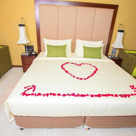 Amora Lagoon Hotel Katunayaka Eksteriør bilde