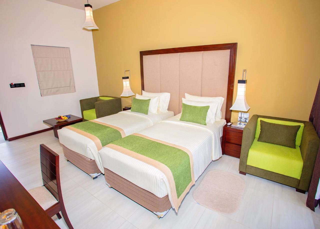 Amora Lagoon Hotel Katunayaka Eksteriør bilde