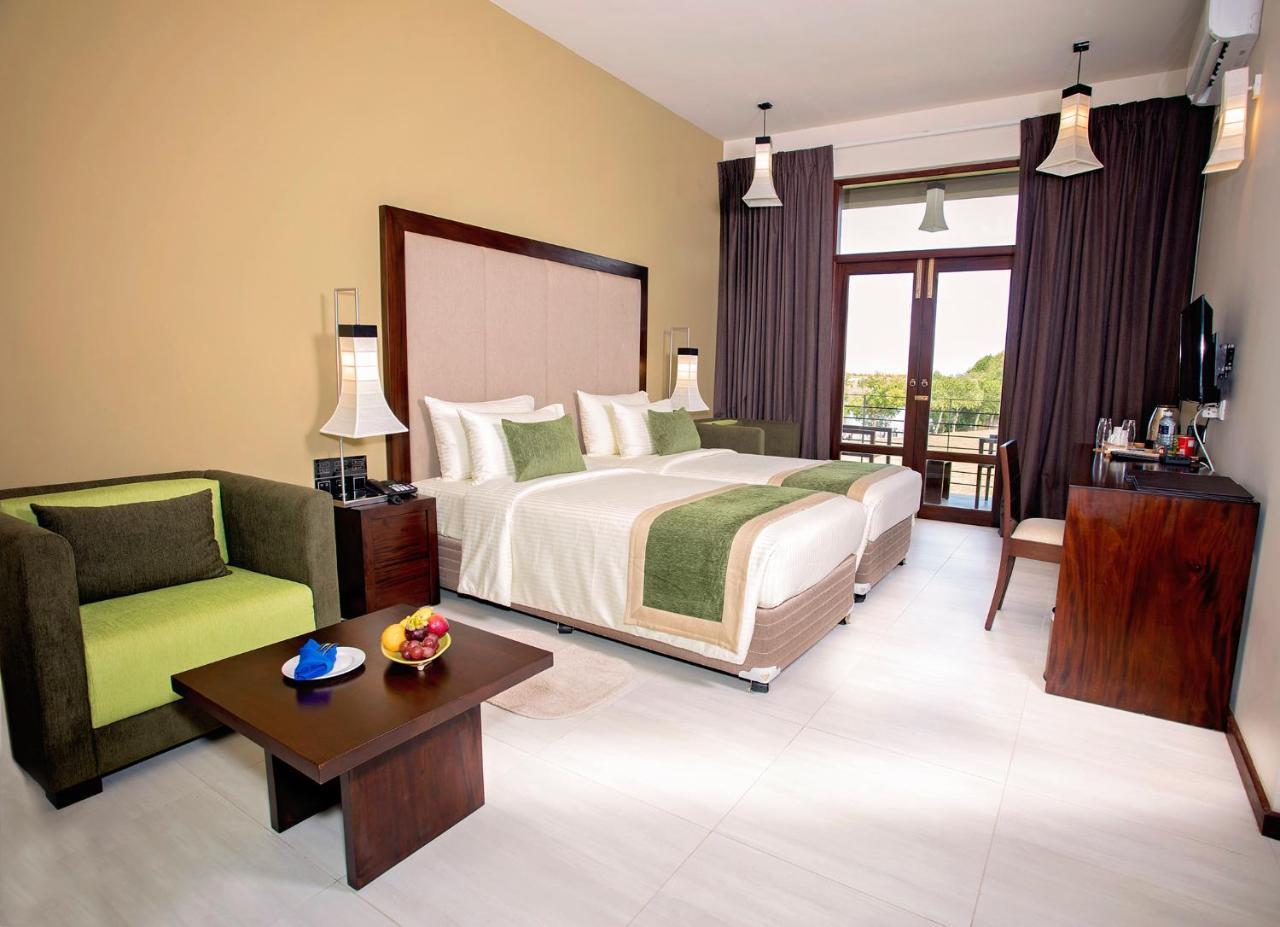 Amora Lagoon Hotel Katunayaka Eksteriør bilde