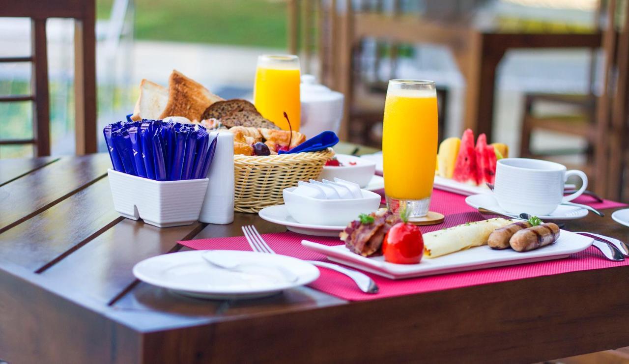 Amora Lagoon Hotel Katunayaka Eksteriør bilde