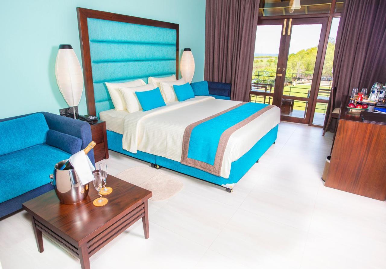 Amora Lagoon Hotel Katunayaka Eksteriør bilde