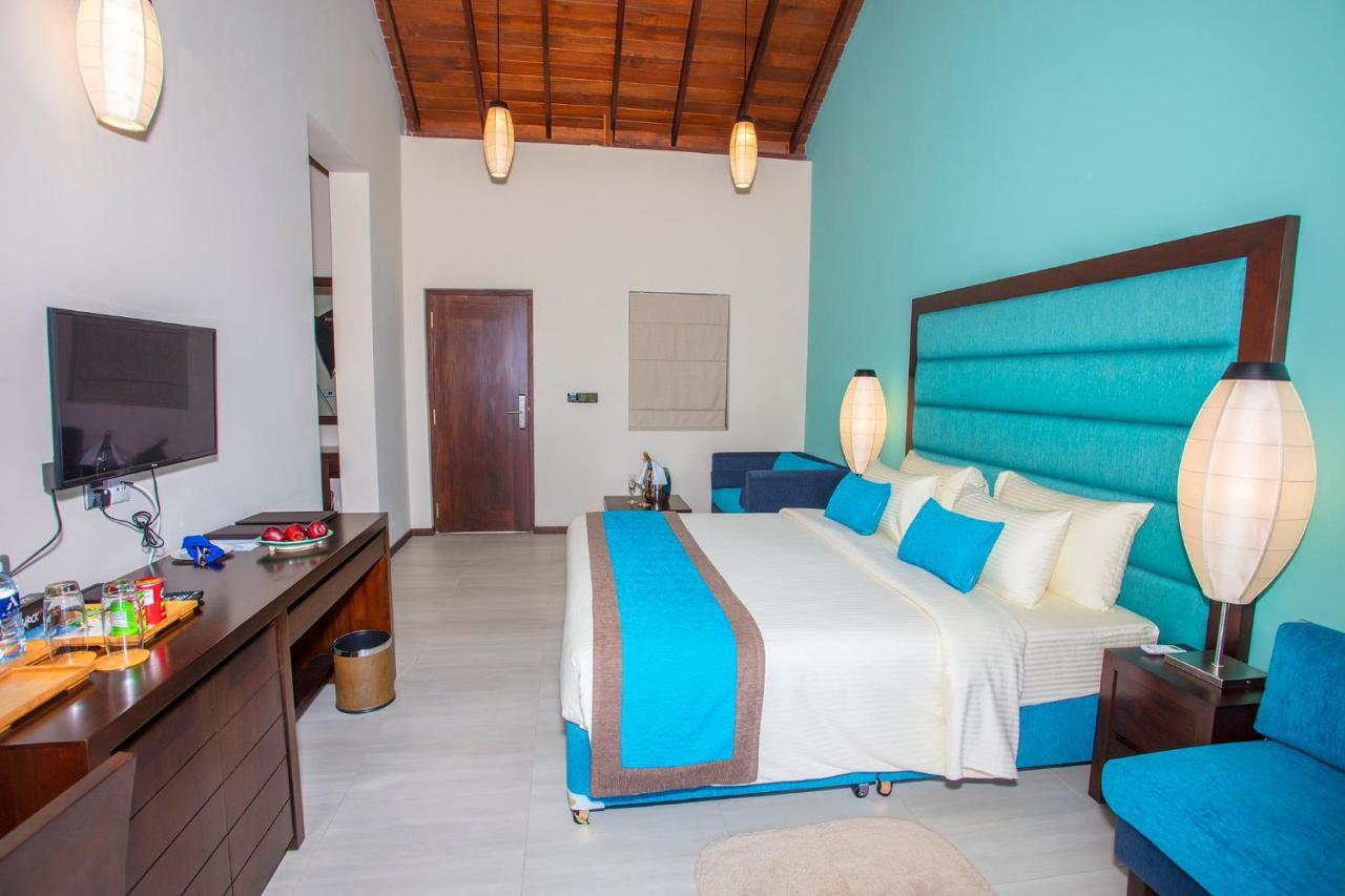 Amora Lagoon Hotel Katunayaka Eksteriør bilde